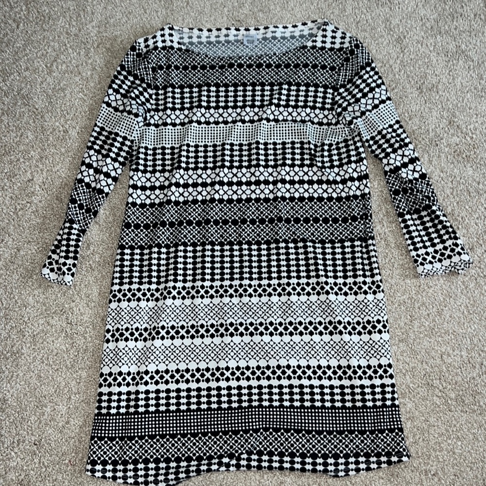 Black and white long sleeve dress